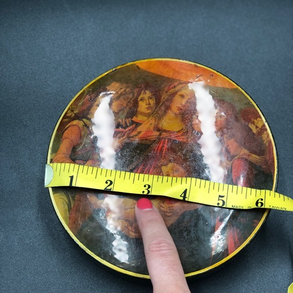 Art Circle Box with Lid - Picture 4 of 6